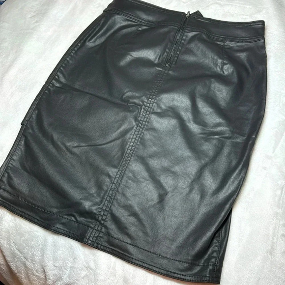 EUC White House black market faux wrap skirt - Picture 10 of 10